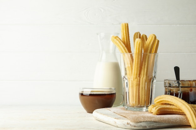 Concept de déjeuner sucré avec des churros