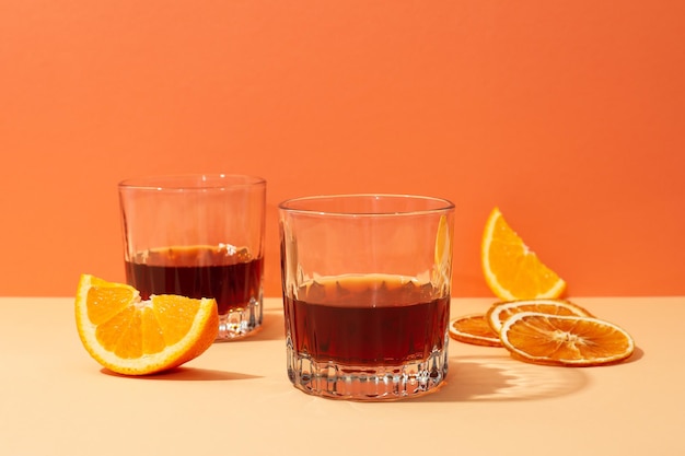 Concept de délicieuse boisson alcoolisée Whisky à l'orange