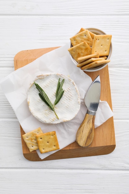 Concept de délicieux camembert de cuisine française