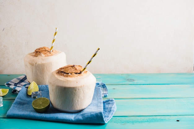Photo concept de délicieux smoothie à la noix de coco