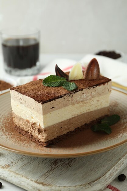 Concept de dessert savoureux avec gâteau Tiramisu en gros plan