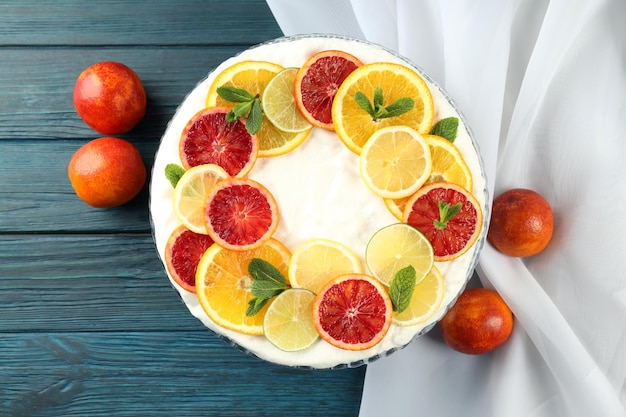 Concept de dessert savoureux avec tarte à la meringue avec vue de dessus d'agrumes