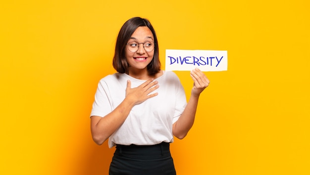 Concept de diversité jeune jolie femme