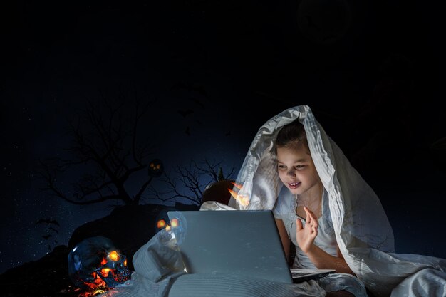 Concept du monde des livres avec enfant en train de lire