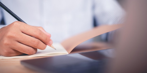 concept d'éducation ajoute de nouvelles compétences éducation commerciale cours professionnels ne prenant pas