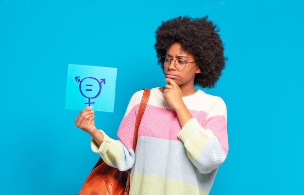 Photo concept d'égalité de jeune femme assez afro