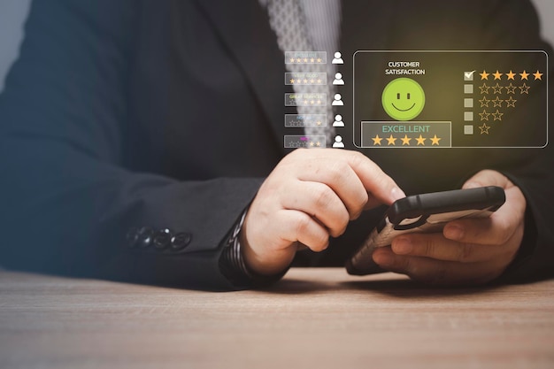 Concept d'enquête sur les commentaires de satisfaction des clients L'utilisateur attribue une note à l'expérience de service