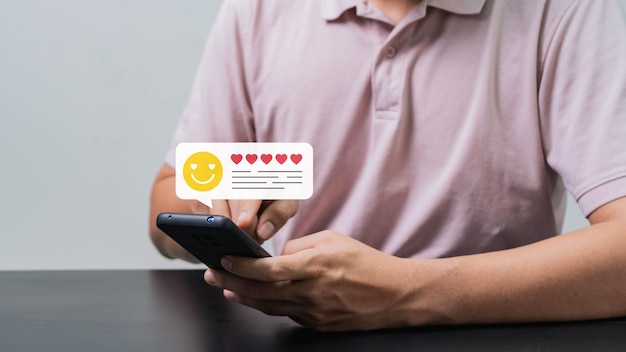 Concept des enquêtes de satisfaction des clients Les expériences des utilisateurs avec le service sont évaluées sur l'application en ligne pour l'enquête de rétroaction de satisfaction des critiques