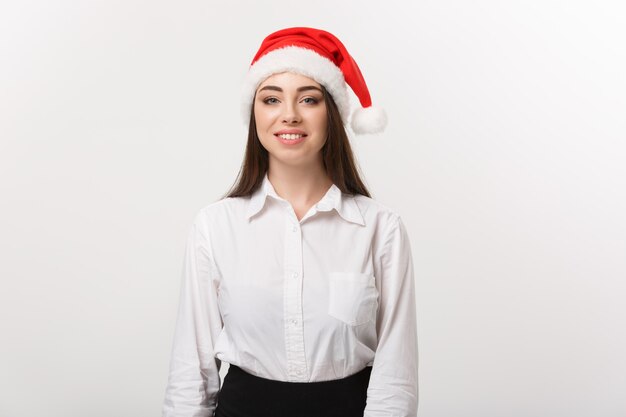 Concept d'entreprise femme d'affaires caucasien moderne dans le mur blanc avec espace de copie