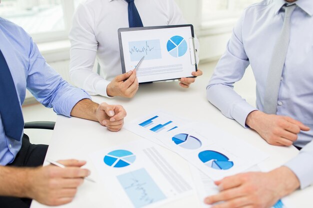 Concept d'entreprise, de personnes, de statistiques et de travail d'équipe
