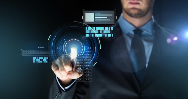 concept d'entreprise, de personnes, de technologie future et de cyberespace - gros plan d'un homme d'affaires touchant une projection sur un écran virtuel sur fond sombre