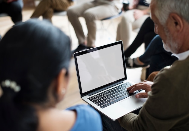 Concept d&#39;événement de séminaire de mise en réseau d&#39;ordinateur portable