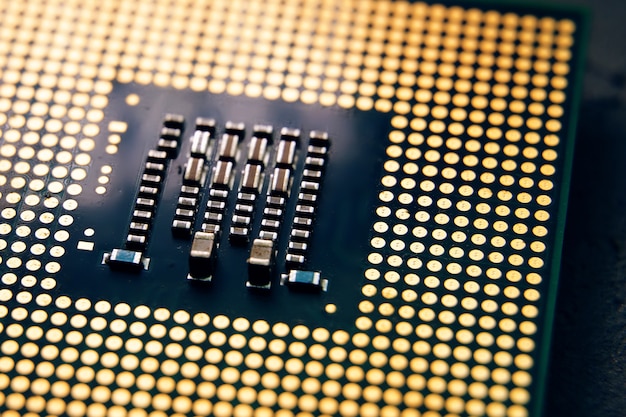 Concept d'évolution de la technologie du microprocesseur. Gros plan du processeur de l'ordinateur à puce CPU. Mise au point sélective.