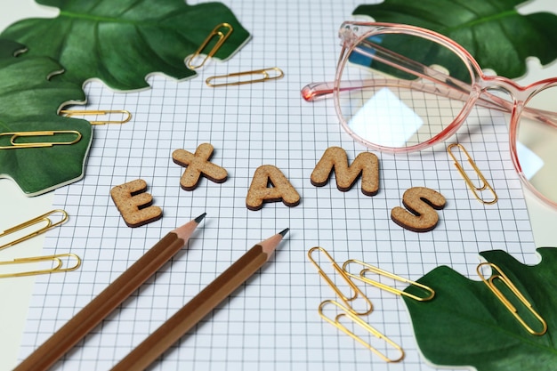 Concept d'examens et de tests en gros plan