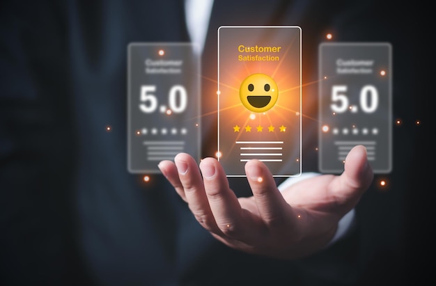 Concept d'expérience client Meilleurs excellents services pour la satisfaction présentés par la main ouverte du client donnant une note cinq étoiles