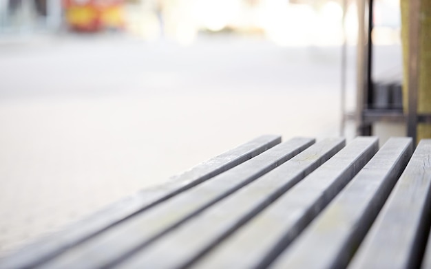 concept extérieur - gros plan sur un banc de rue en bois