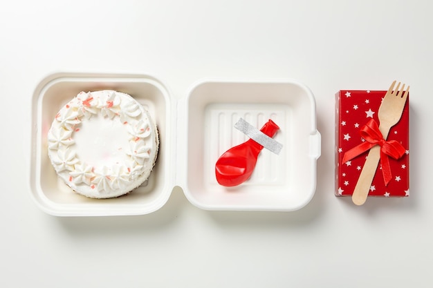 Concept de félicitation et de célébration avec gâteau bento en boîte