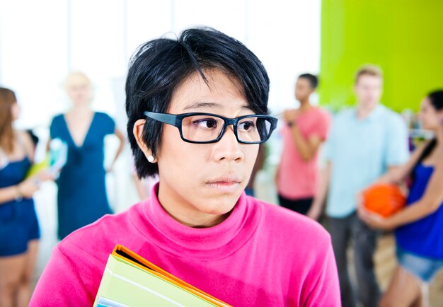 Concept de femme étudiant collégial Expression faciale déprimé