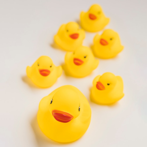 Photo concept de la fête des mères avec des canards en caoutchouc