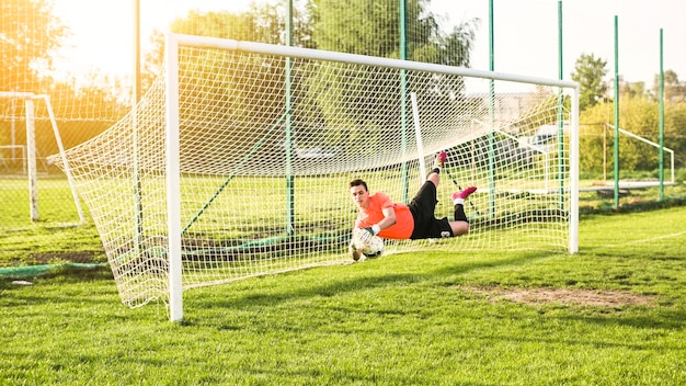 Photo concept de football amateur avec gardien de but