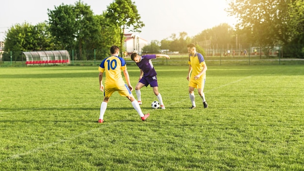 Photo concept de football amateur avec scène de match