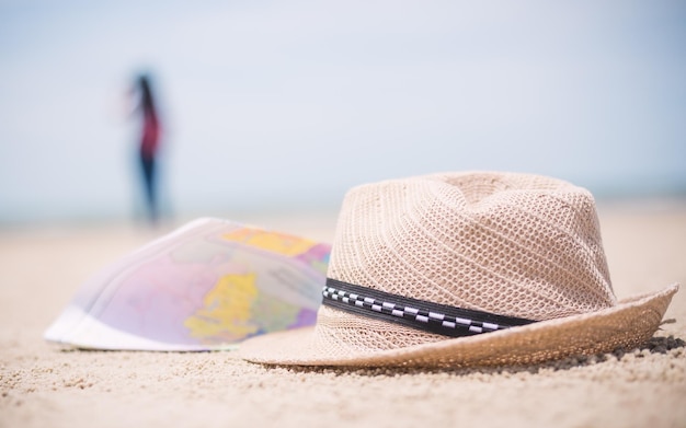 Concept de gens qui voyagent Young happy gril asiatique à la plage