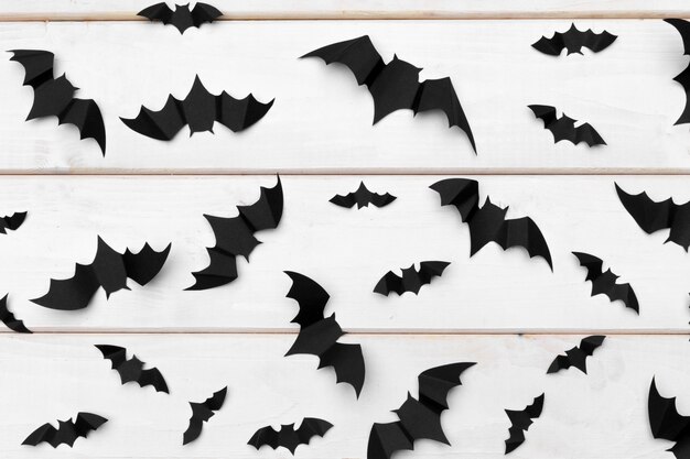 Concept d'Halloween et de décoration - chauves-souris en papier volant