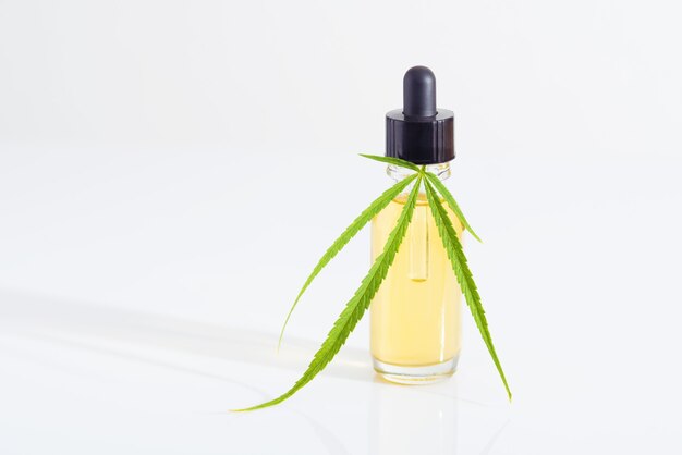 Concept d'huile de CBD cosmétique