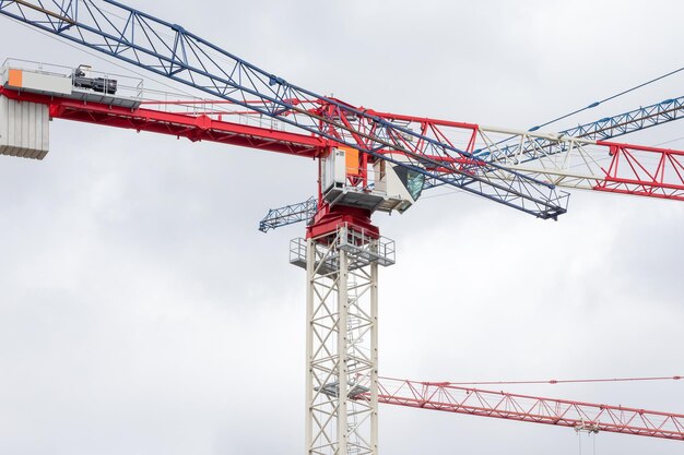 Concept industriel de la grue de construction en gros plan