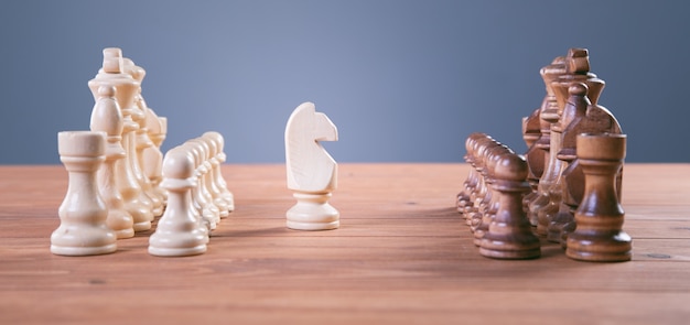Concept de jeu d'échecs pour les idées et la concurrence et la stratégie, concept de réussite commerciale