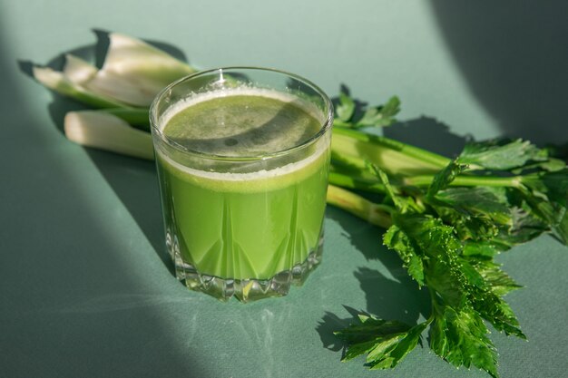 Concept de jus de céleri