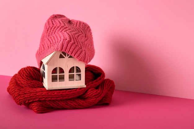 Concept de maison confortable avec une maison de jouets en bois