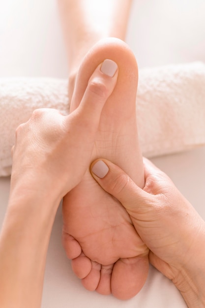 Concept de massage des pieds en gros plan