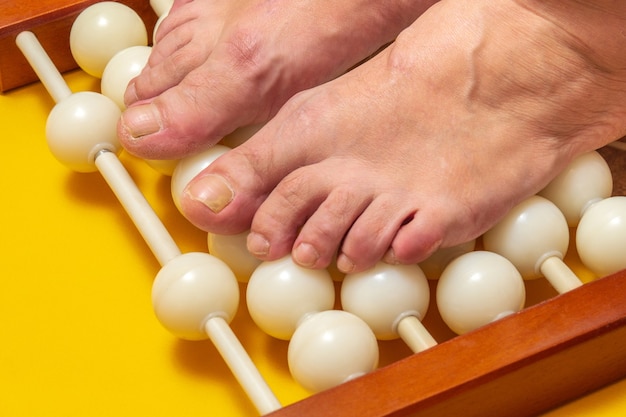 Concept de massage des pieds pour le bien-être et une bonne circulation sanguine