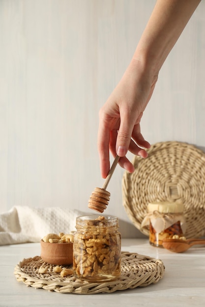 Concept de miel de nourriture savoureuse et sucrée aux noix