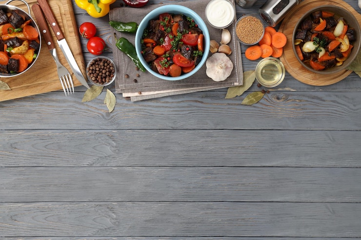 Photo concept de nourriture savoureuse avec boeuf aux légumes, espace pour le texte