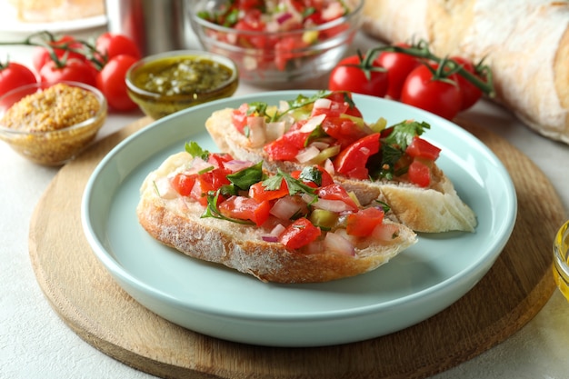 Concept de nourriture savoureuse avec des collations bruschetta