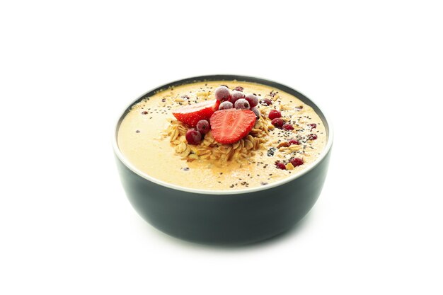 Concept de nourriture savoureuse avec smoothie isolé sur fond blanc