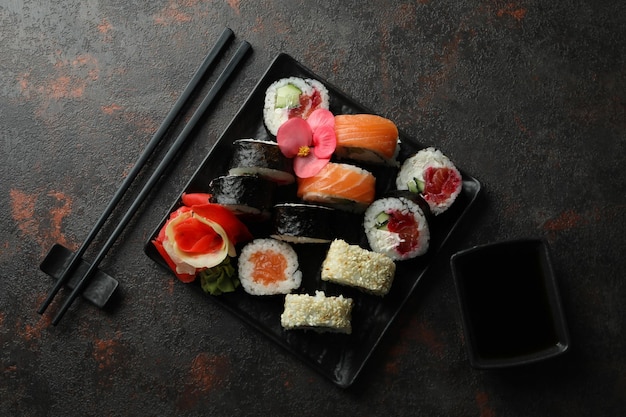 Concept de nourriture savoureuse avec vue de dessus de sushi