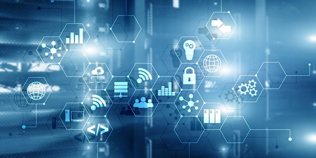 Concept numérique internet des objets technologies de l'information et des télécommunications Double exposition icônes et arrière-plan de la salle des serveurs