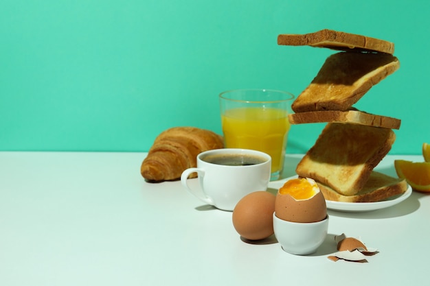 Concept de petit-déjeuner savoureux avec des œufs durs