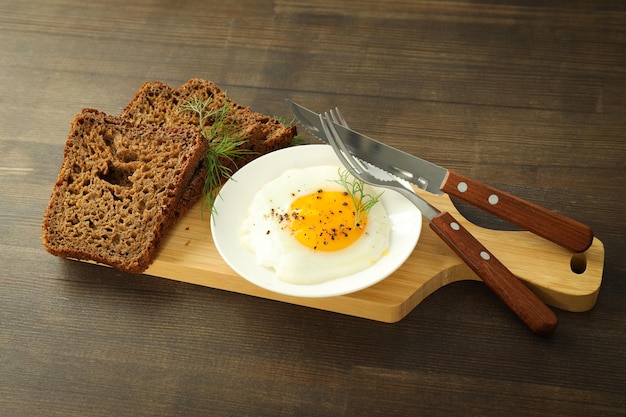 Concept de petit déjeuner avec savoureux sandwich maison