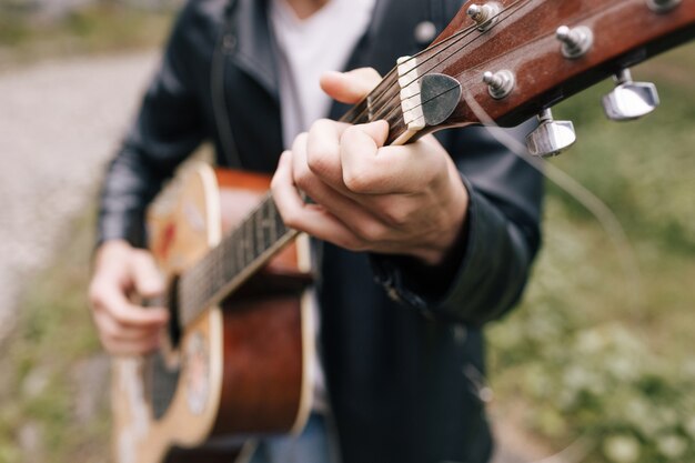 Concept de pratique de musicien joueur de guitare artiste interprète