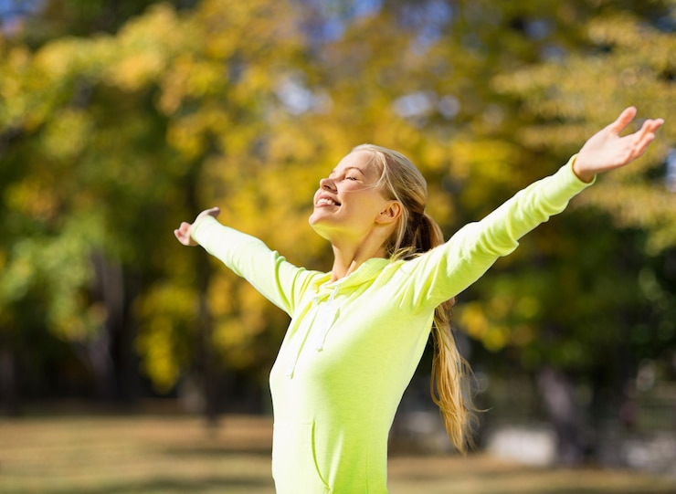 Photo concept de remise en forme et de style de vie - femme faisant du sport à l'extérieur