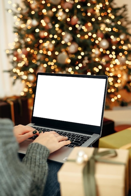 concept de remises de Noël en ligne ou de communication en ligne à distance