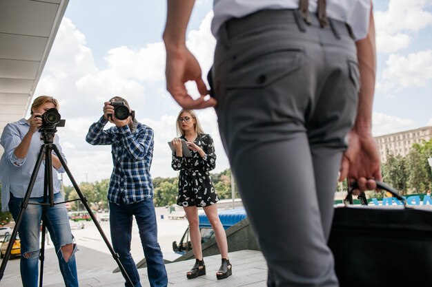 Concept de reportage de mode de vie de passe-temps de photographie en coulisses en plein air