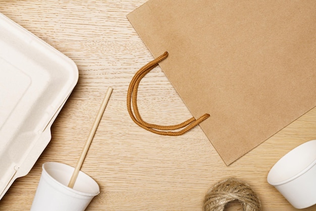 Concept respectueux de l'environnement Récipient alimentaire de livraison et sac en papier avec corde de jute en fibre naturelle