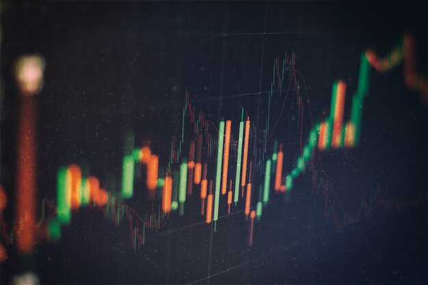 Concept de réussite et de croissance de l'entreprise. Graphique graphique d'entreprise boursière sur écran numérique. Marché Forex, marché de l'or et marché du pétrole brut.