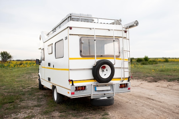 Photo concept de roadtrip en camping-car