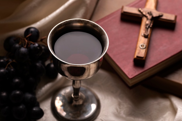 Photo concept de la sainte communion avec la bible